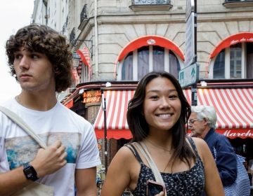 High school students holding CIEE tote bag in Paris 