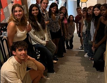 15 French 3 Honor Students standing on the steps of an art museum