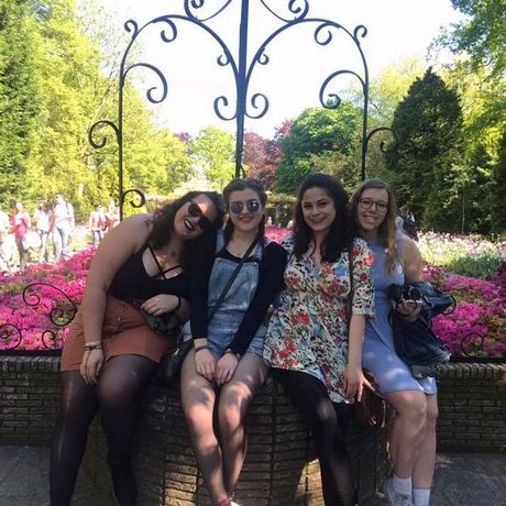 amsterdam students in gardens abroad