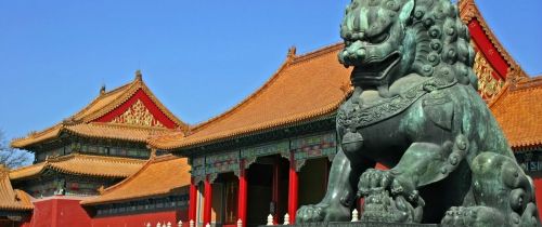 temple in beijing with lion statue