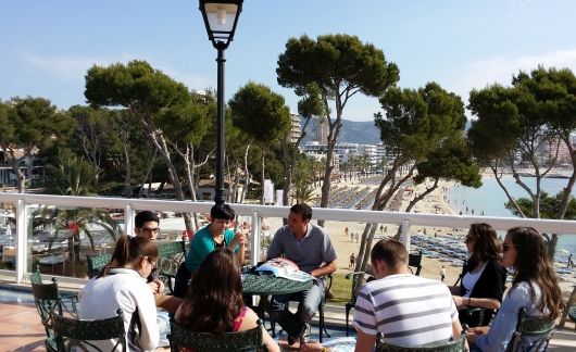 palma people at outdoor cafe