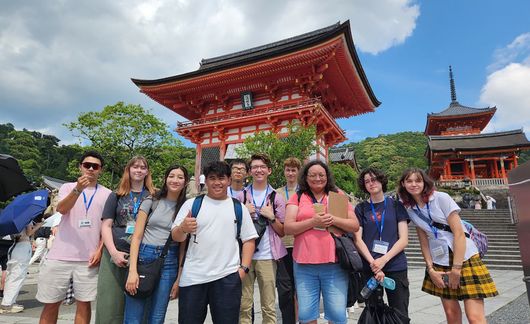 High school students visiting Higashiyama temple