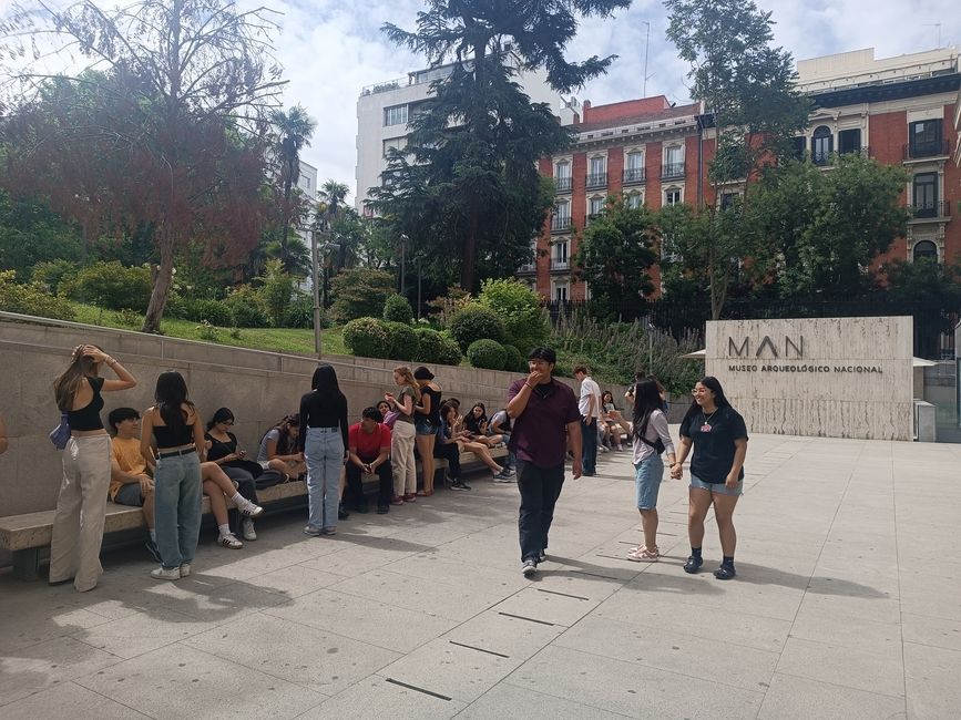 students outside the archaeological museum