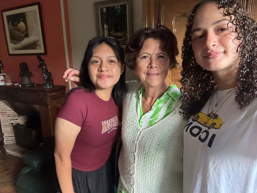 Yulisa and Emma with their host mother. 