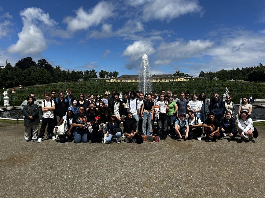 Group photo outside palace 