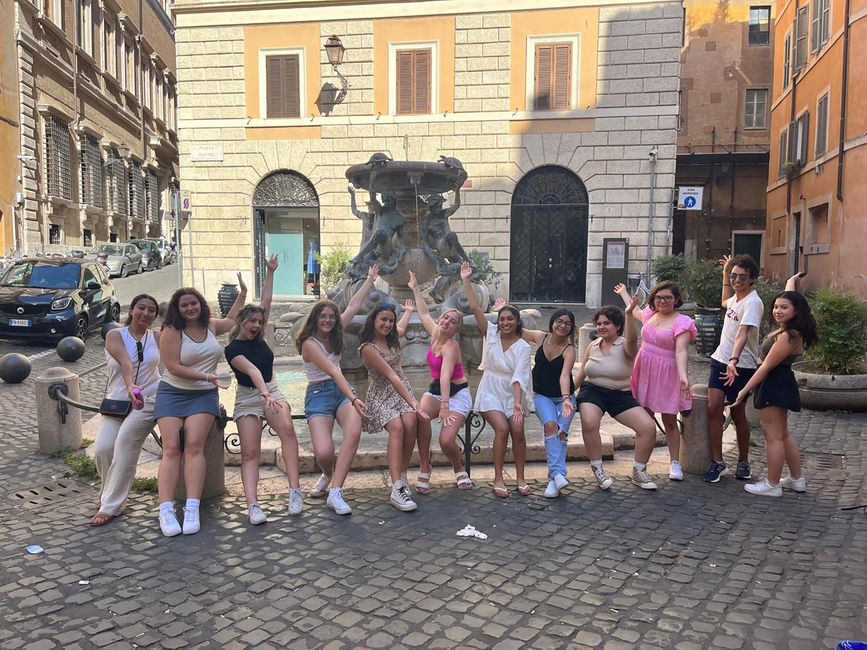 Group of high school students at La Fontana Delle Tartarughe