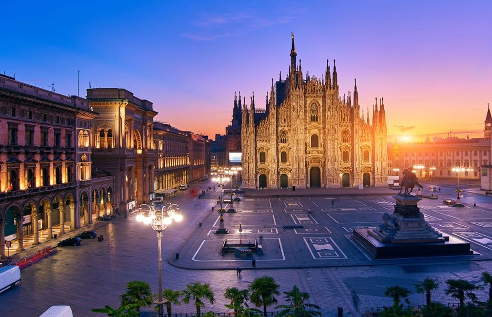 milan plaza at night