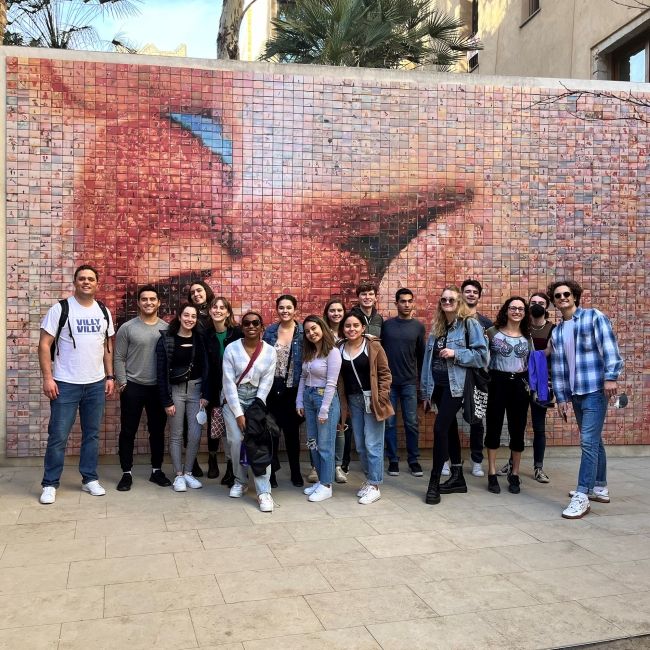 barcelona students mural wall group picture