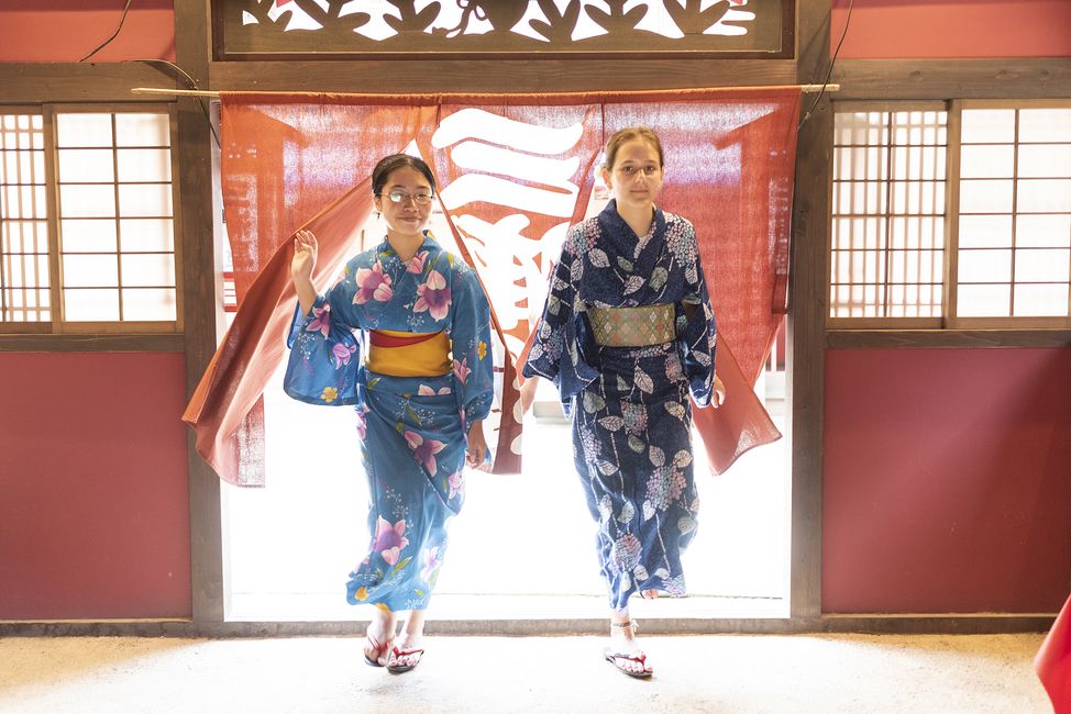 students-in-kyoto-kimono.jpg