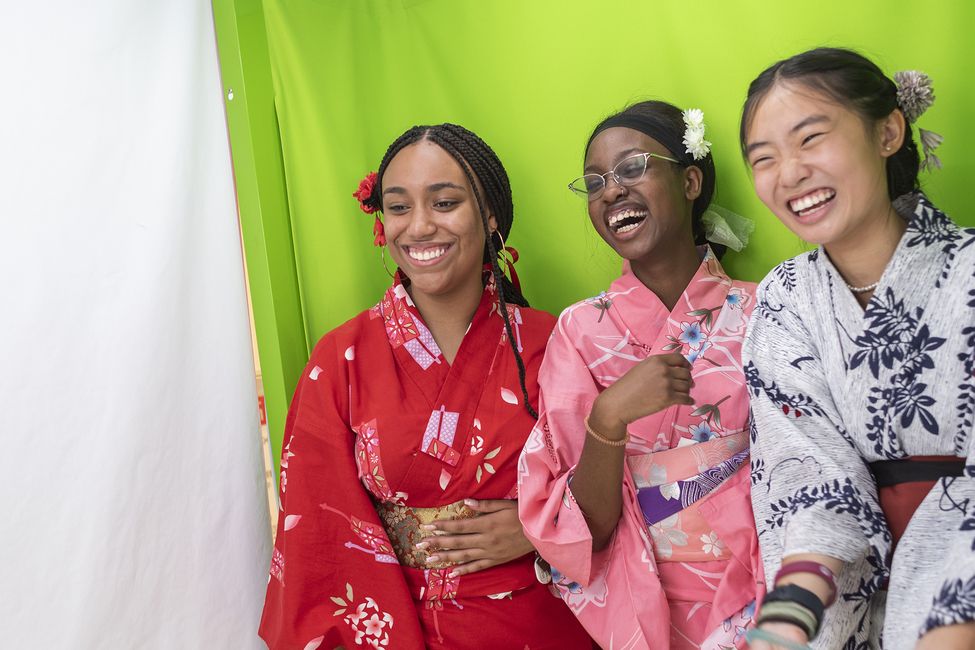 students-in-kyoto-selfie-kimono.jpg