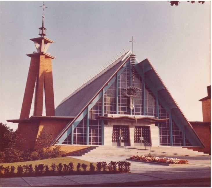 Lithuanian Church of the Transfiguration in Maspeth, Queens, New York City. Built in 1962 by Lithuanian architect Jonas Mulokas. Photo from the personal archive of the Mulokai family.