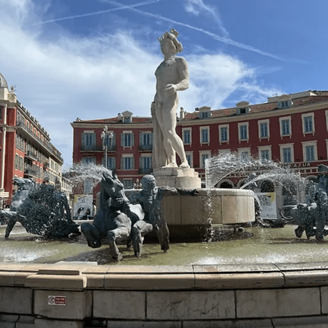 france statue city center