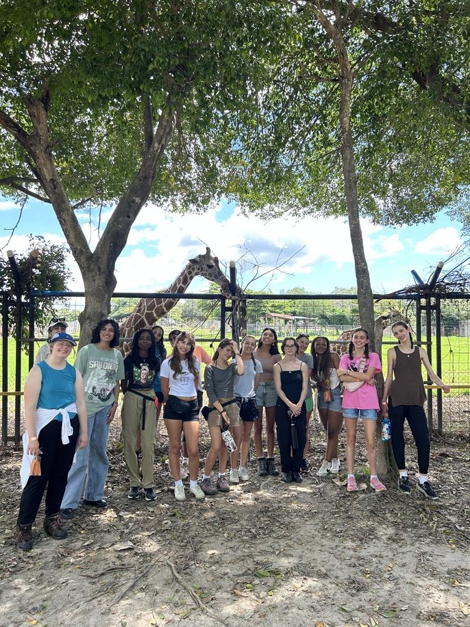 Group in front of a giraffe 