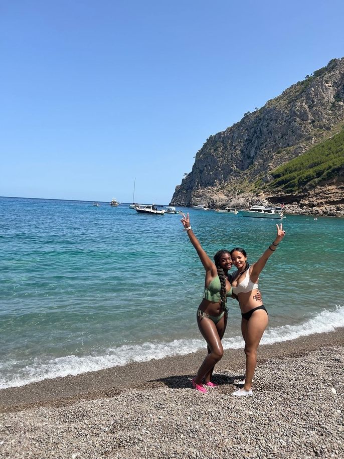 beach ladies 