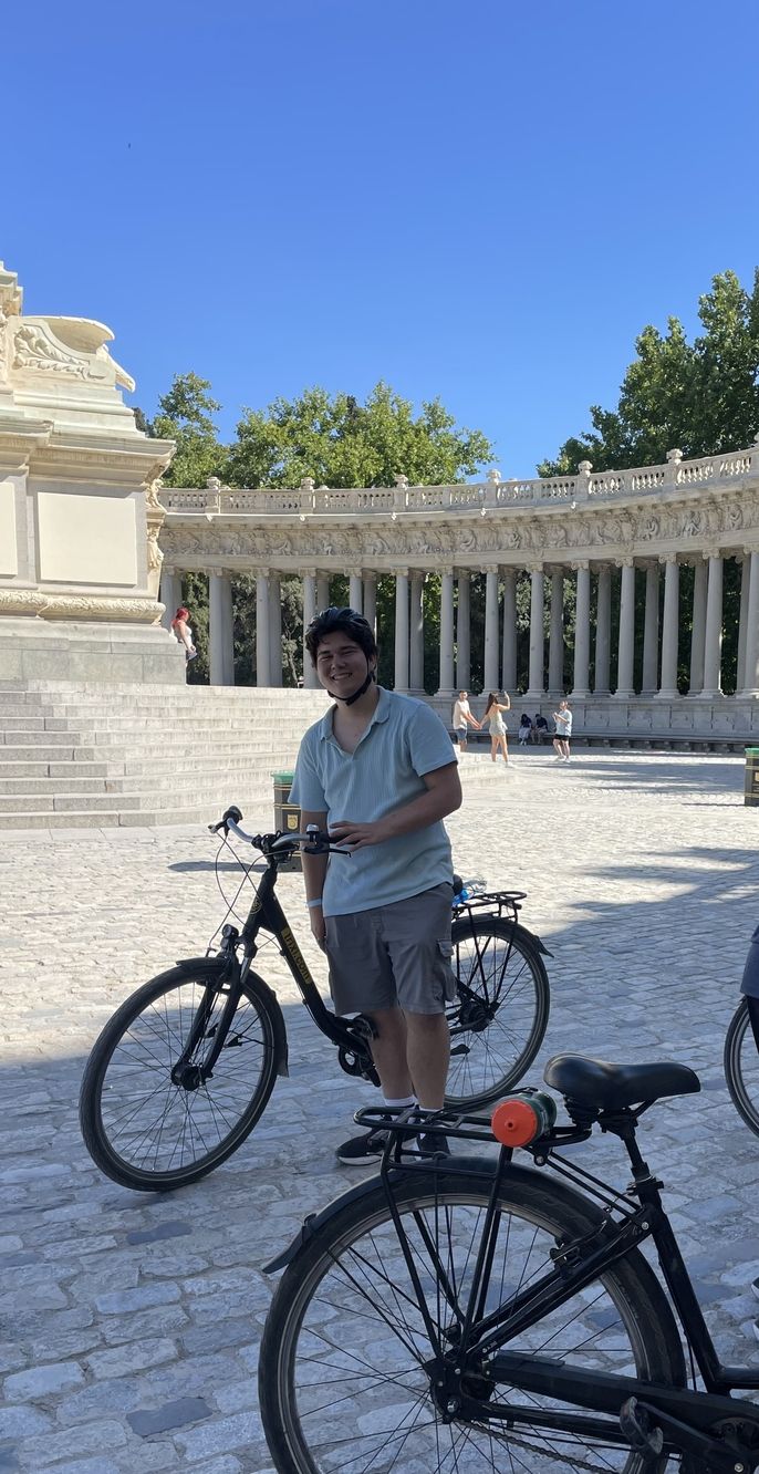 Our first stop: the Monument to Alfonso XII