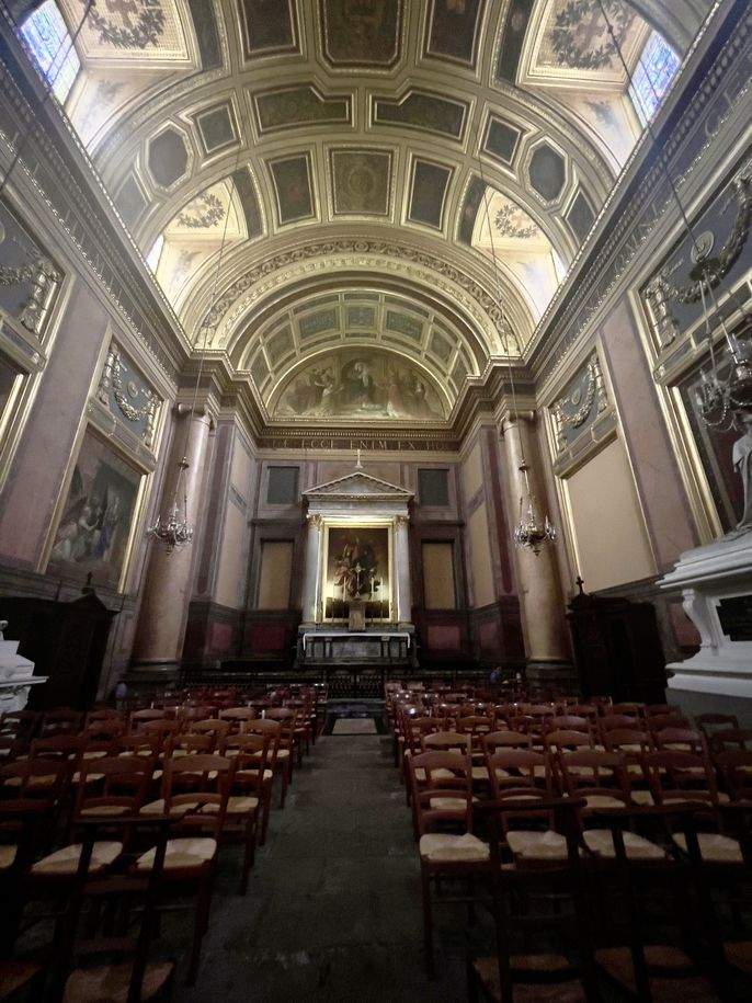 the full view inside of the cathedral of Saint Pierre