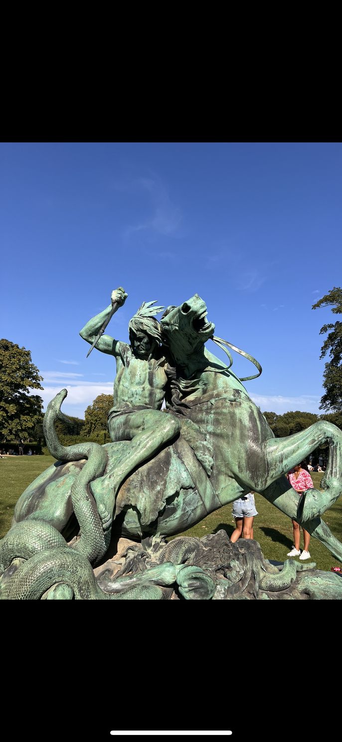 A statue at Rosenborg Park