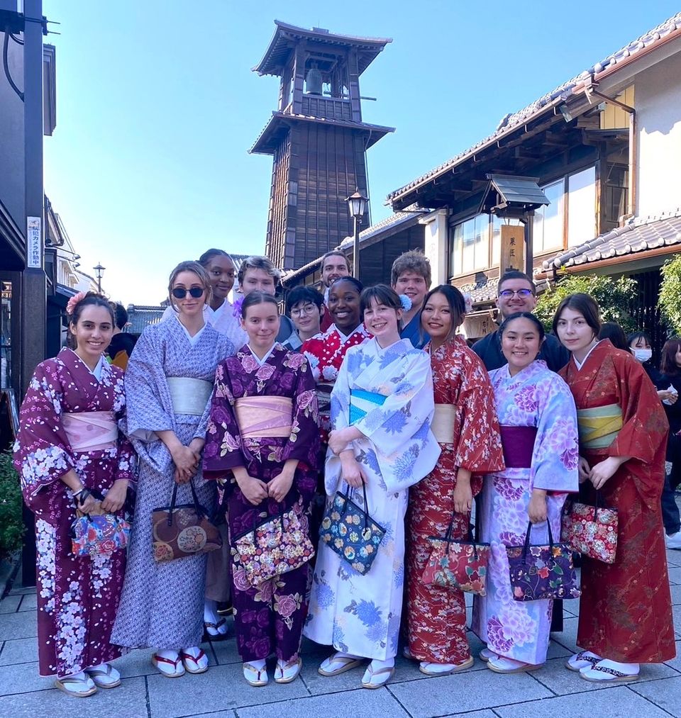 Goup picture of CIEE students in Japan