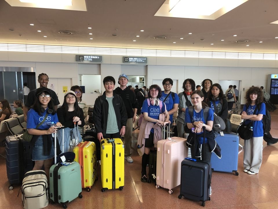 A group of 13 Global Navigators arrive at Haneda Airport ready to learn.