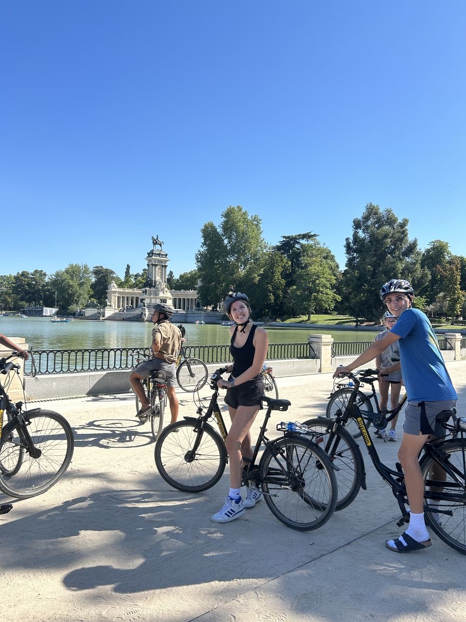 Biking to Alfonso XII's monument behind the pond!