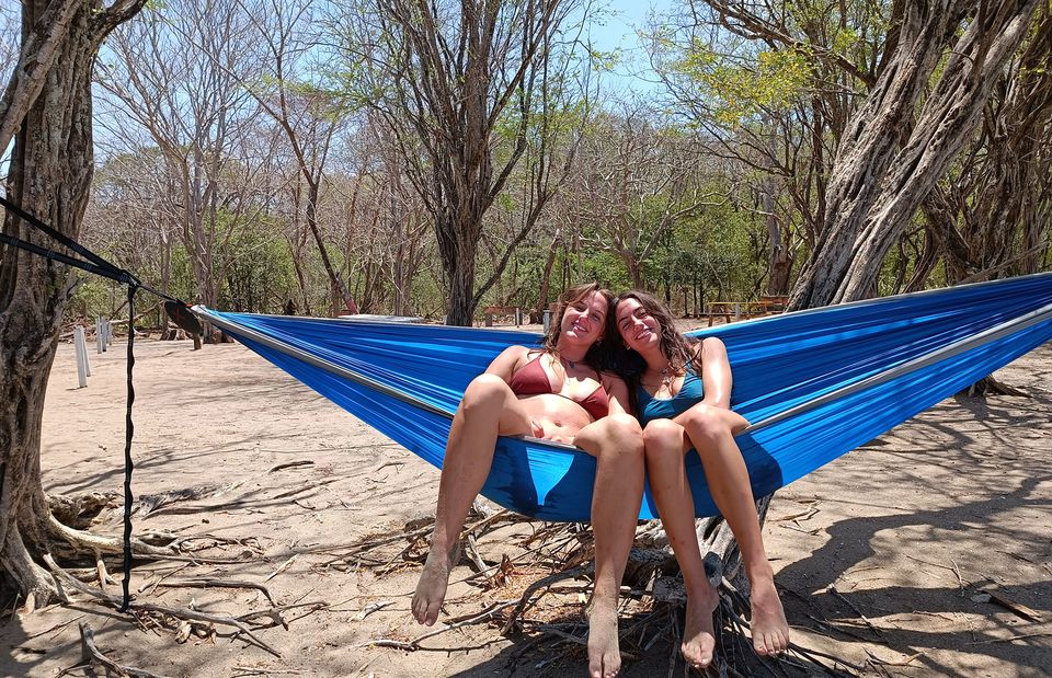 costa rica students hammock abroad