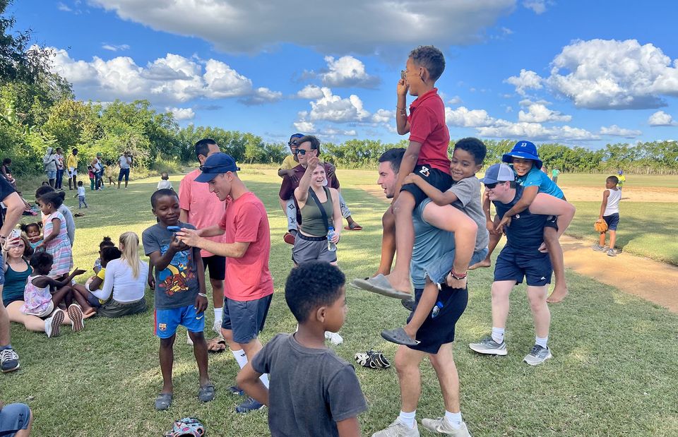 dominican republic students volunteering